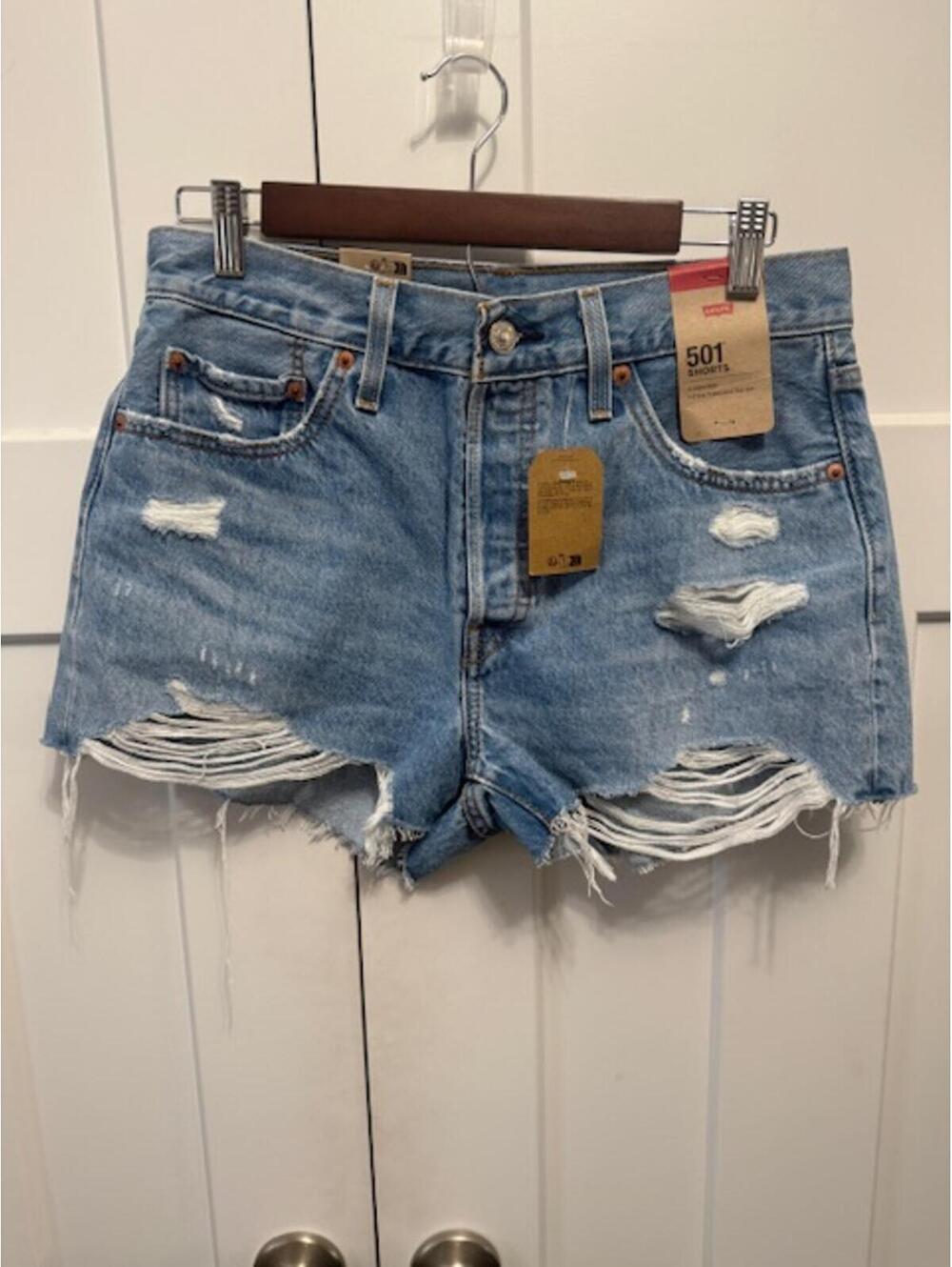 NWT Levi 501 high rise fitted through the hip denim distressed shorts size 29